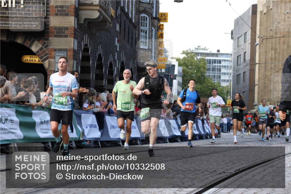 13.09.2026 - 21. swb-Marathon Bremen Strokosch-Dieckow http://msf.ph/oto/10332508 13.09.2026 13:16:02 Ziel 982, 1033, 1445, 2733, 3119, 3346, 3422, 3536, 3689, 3836, 3991, 4212, 4573, 4653, 5533, 5588, 6162, 6481, 6515, 7203, 7992, 9029, 9122, 9391, 9475, 9777, 13249, 481, 663, 740, 1605, 3134, 4128, 6106, 6721, 6744, 8398, 8487, 9031, 9115, 13008, 13158 meine-sportfotos.de