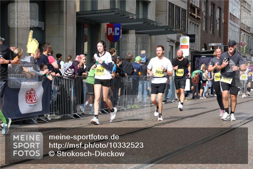 13.09.2026 - 21. swb-Marathon Bremen Strokosch-Dieckow http://msf.ph/oto/10332523 13.09.2026 11:03:37 Ziel 10152, 10357, 10403, 10429, 10516, 10607, 10659, 10671, 10672, 10720, 10726, 10796, 10912, 10913, 10918, 11149, 11318, 11319, 11325, 11451, 11470, 11471, 11511, 11618, 11868, 11909, 11967, 12103, 12140, 12260, 12392, 12433, 12504, 10090, 10091, 10092, 10187, 10237, 10309, 10327, 10420, 10569, 10724, 10902, 10904, 10950, 11211, 11411, 11595, 11598, 11655, 11746, 11773, 12068, 12074, 12184, 12185, 12611 meine-sportfotos.de