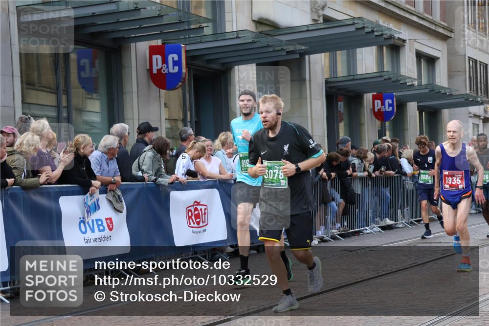 13.09.2026 - 21. swb-Marathon Bremen Strokosch-Dieckow http://msf.ph/oto/10332529 13.09.2026 13:23:10 Ziel 135, 672, 2306, 2371, 2409, 2427, 2485, 2490, 2560, 2627, 2899, 3078, 3138, 3173, 3531, 3856, 3861, 3939, 5820, 5821, 5908, 6843, 6848, 6923, 8045, 8560, 8863, 9088, 9196, 9436, 10127, 1809, 1900, 1935, 1963, 2040, 2306, 2367, 2827, 2914, 2961, 3098, 3145, 3233, 3374, 3560, 3729, 3920, 5114, 6737, 7909, 8231, 8304, 8377, 8646, 8671, 8672, 8732, 8787, 8819, 8820, 9827, 9921 meine-sportfotos.de