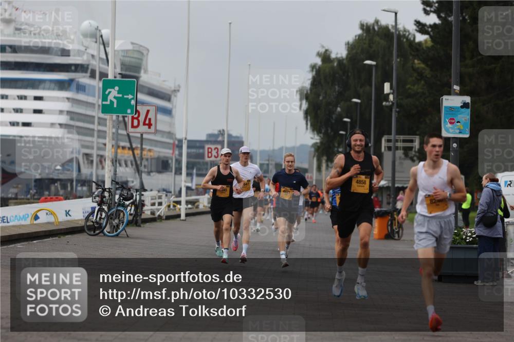 13.09.2026 - Kiel Lauf Andreas Tolksdorf http://msf.ph/oto/10332530 13.09.2026 09:51:31 Kiellinie 4, 3, 647, 45, 4621, 4858 meine-sportfotos.de
