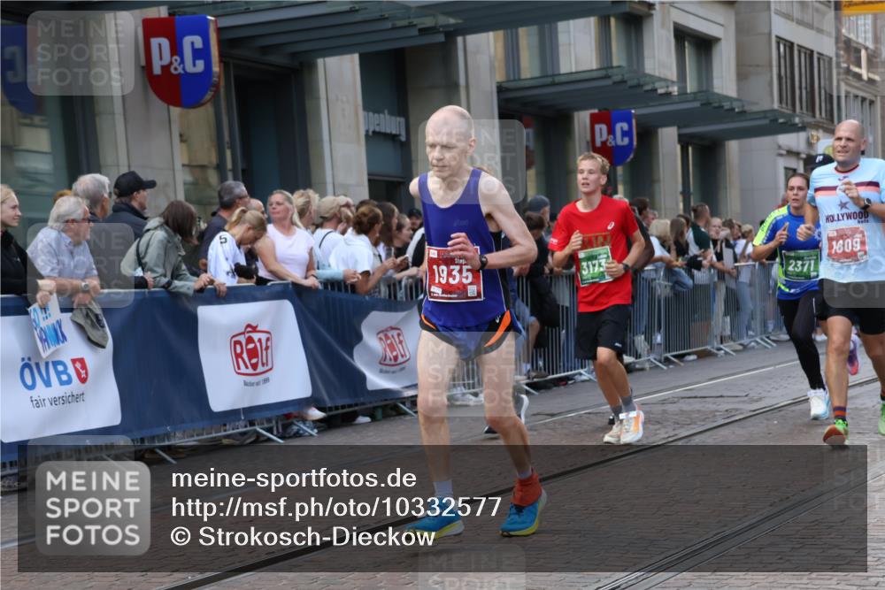 13.09.2026 - 21. swb-Marathon Bremen Strokosch-Dieckow http://msf.ph/oto/10332577 13.09.2026 13:23:12 Ziel 135, 672, 2371, 2409, 2485, 2490, 2560, 2627, 2899, 3078, 3138, 3173, 3531, 3856, 3861, 3939, 5820, 5821, 5908, 6157, 6843, 6848, 6923, 8095, 8560, 8863, 9088, 9196, 9436, 10127, 1809, 1900, 1935, 1963, 2040, 2306, 2367, 2427, 2827, 2914, 2961, 3098, 3145, 3233, 3374, 3560, 3729, 3920, 5114, 7909, 8045, 8231, 8304, 8377, 8646, 8671, 8672, 8732, 8787, 8819, 8820, 9827, 9921, 10127 meine-sportfotos.de