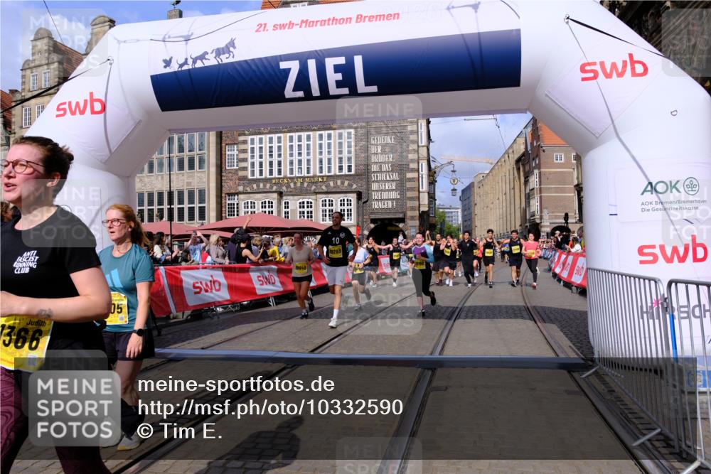 13.09.2026 - 21. swb-Marathon Bremen Tim E. http://msf.ph/oto/10332590 13.09.2026 11:05:01 Ziel 10198, 10283, 10315, 10481, 10711, 10729, 10855, 10856, 10877, 10940, 11006, 11114, 11272, 11364, 11366, 11395, 11518, 11592, 11705, 11757, 11991, 12005, 12420, 12493, 12495, 12498, 12500, 12502, 12563 meine-sportfotos.de