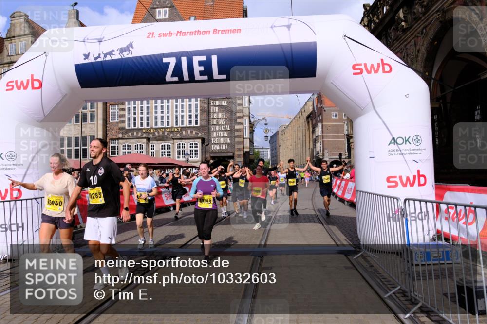 13.09.2026 - 21. swb-Marathon Bremen Tim E. http://msf.ph/oto/10332603 13.09.2026 11:05:03 Ziel 10198, 10283, 10315, 10481, 10729, 10855, 10856, 10877, 10940, 11006, 11114, 11133, 11272, 11364, 11366, 11395, 11518, 11592, 11705, 11757, 11991, 12005, 12420, 12493, 12495, 12498, 12500, 12502, 12563 meine-sportfotos.de