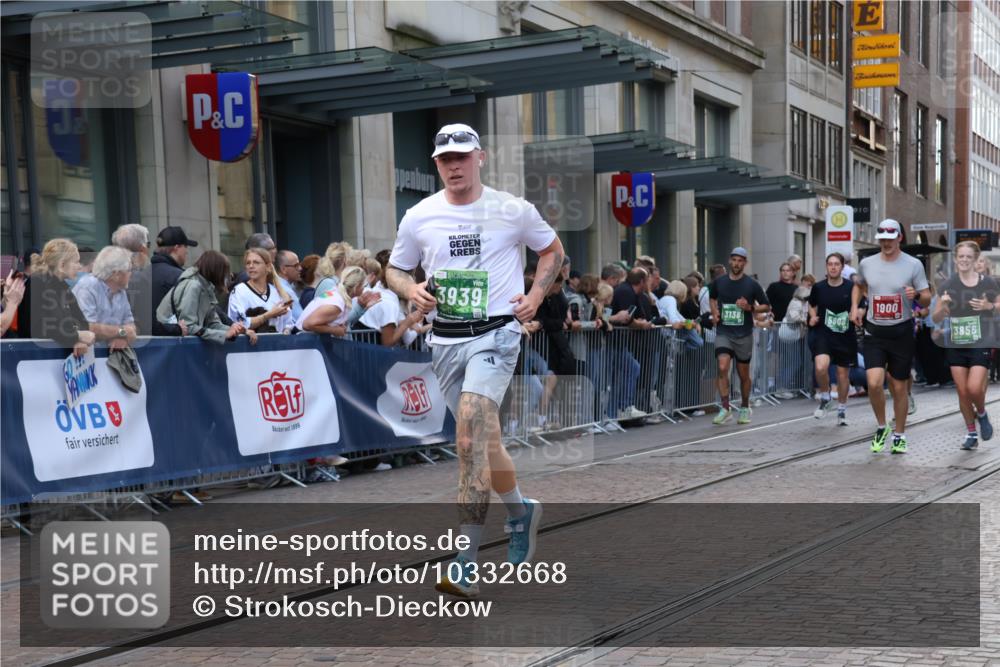 13.09.2026 - 21. swb-Marathon Bremen Strokosch-Dieckow http://msf.ph/oto/10332668 13.09.2026 13:23:16 Ziel 135, 672, 2371, 2409, 2485, 2490, 2560, 2627, 3078, 3138, 3173, 3531, 3642, 3856, 3861, 3939, 4601, 5231, 5908, 6157, 6843, 6848, 6923, 7216, 8095, 8290, 8560, 8863, 9088, 9196, 9436, 1809, 1900, 1935, 1963, 2306, 2367, 2427, 2827, 2899, 2914, 2961, 3098, 3233, 3374, 3560, 3729, 3920, 5114, 5820, 5821, 7909, 8045, 8231, 8304, 8377, 8671, 8672, 8732, 8787, 8819, 8820, 9436, 9827, 9921, 10127 meine-sportfotos.de