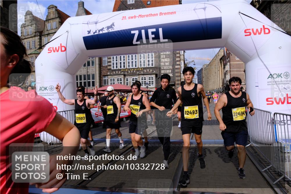 13.09.2026 - 21. swb-Marathon Bremen Tim E. http://msf.ph/oto/10332728 13.09.2026 11:05:05 Ziel 10198, 10283, 10315, 10481, 10729, 10741, 10855, 10856, 10940, 11006, 11114, 11133, 11272, 11364, 11366, 11395, 11518, 11592, 11705, 11757, 11939, 12005, 12420, 12493, 12495, 12498, 12500, 12502, 12563 meine-sportfotos.de