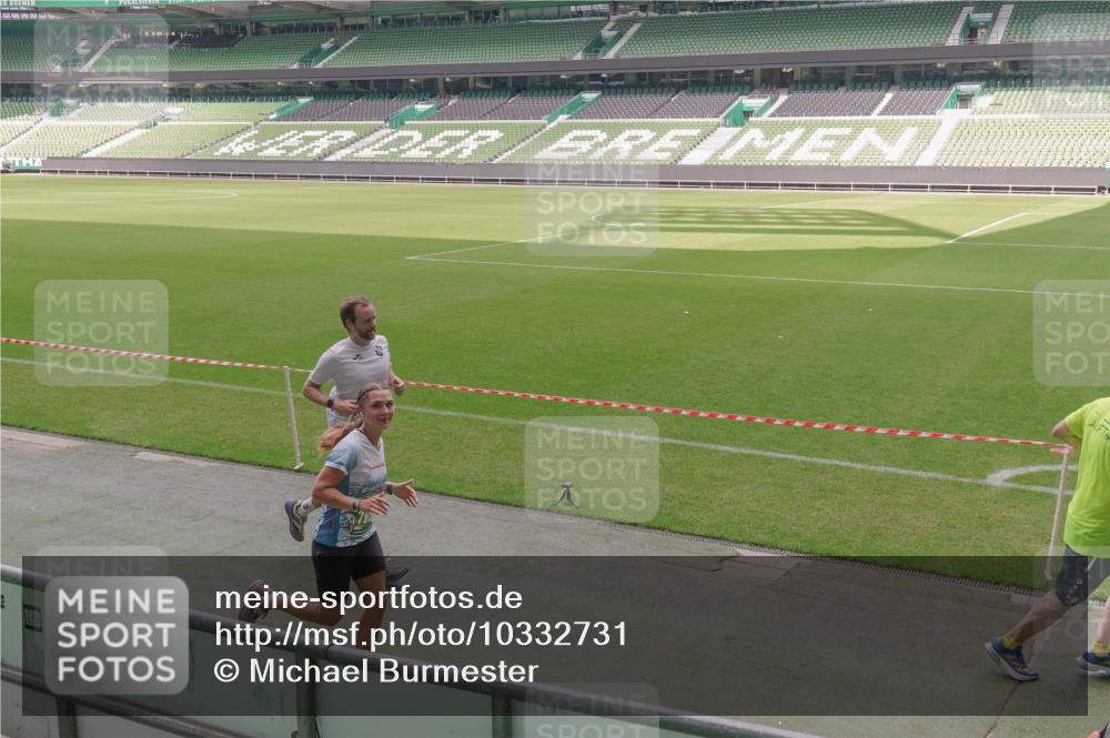 13.09.2026 - 21. swb-Marathon Bremen Michael Burmester http://msf.ph/oto/10332731 13.09.2026 13:04:48 Laufen im Stadion 178, 209, 210, 244, 323, 488, 534, 536, 565, 596, 647, 725, 881, 900, 1073, 1239, 1243, 1307, 1308, 1343, 1373, 1456, 1458, 1479, 1627, 1649, 1653, 1656, 1687, 1771, 1780, 1914, 1932, 1941, 2023, 2089, 2126, 2223, 2241, 2301, 2369, 2430, 2434, 2452, 2602, 2625, 2723, 2742, 2764, 2851, 2867, 2872, 2891, 2910, 2919, 2934, 2957, 2959, 2977, 2985, 3028, 3030, 3217, 3278, 3320, 3343, 3402, 3419, 3425, 3444, 3454, 3485, 3510, 3521, 3579, 3597, 3618, 3796, 3846, 3859, 3909, 242 meine-sportfotos.de
