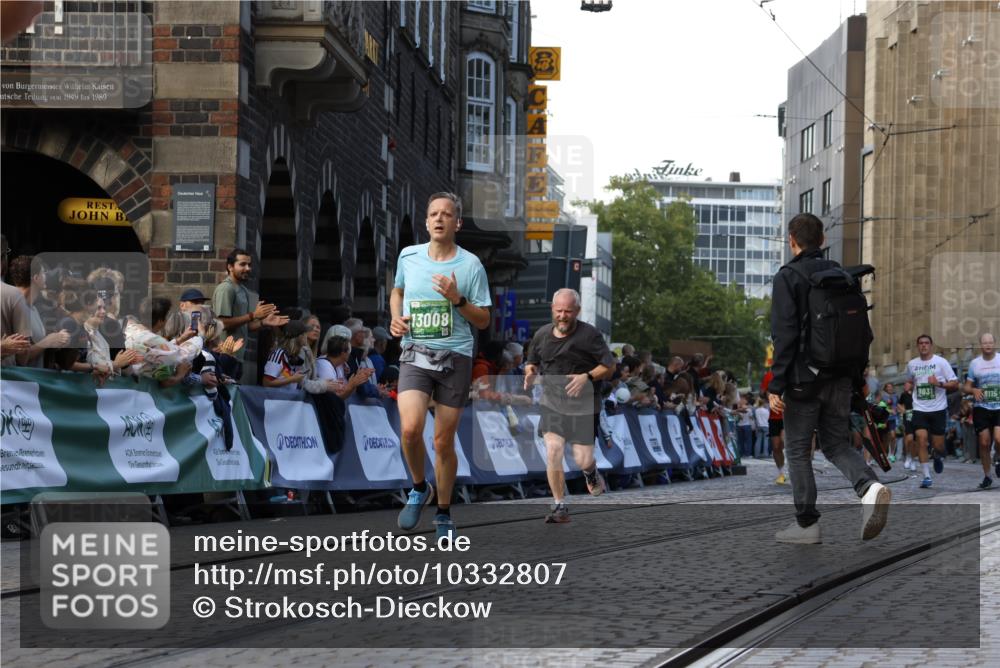 13.09.2026 - 21. swb-Marathon Bremen Strokosch-Dieckow http://msf.ph/oto/10332807 13.09.2026 13:16:09 Ziel 145, 982, 1033, 1955, 2733, 3119, 3422, 3536, 3689, 3836, 3991, 4573, 4823, 5430, 5474, 5533, 5588, 5913, 6481, 6515, 7307, 7413, 9122, 9278, 9475, 13149, 13249, 481, 740, 755, 792, 1605, 5554, 5963, 6721, 7801, 8398, 9031, 9115, 13008 meine-sportfotos.de