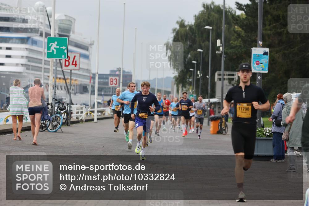 13.09.2026 - Kiel Lauf Andreas Tolksdorf http://msf.ph/oto/10332824 13.09.2026 09:51:46 Kiellinie 3, 4, 3, 11798, 19, 457 meine-sportfotos.de