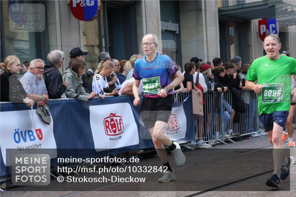 13.09.2026 - 21. swb-Marathon Bremen Strokosch-Dieckow http://msf.ph/oto/10332842 13.09.2026 13:23:24 Ziel 135, 672, 2288, 2371, 2409, 2485, 2490, 2517, 2560, 2627, 3078, 3138, 3173, 3642, 3856, 3939, 4601, 4671, 5011, 5116, 5231, 5908, 6157, 6332, 6648, 6843, 6848, 7216, 7357, 7475, 8051, 8052, 8095, 8290, 8560, 9088, 9196, 10115, 13197, 1809, 1900, 1935, 2306, 2367, 2371, 2427, 2827, 2899, 2961, 3233, 3374, 3531, 3729, 3861, 3920, 5114, 5820, 5821, 6923, 8045, 8231, 8304, 8732, 8787, 8863, 9436, 9827, 10127 meine-sportfotos.de