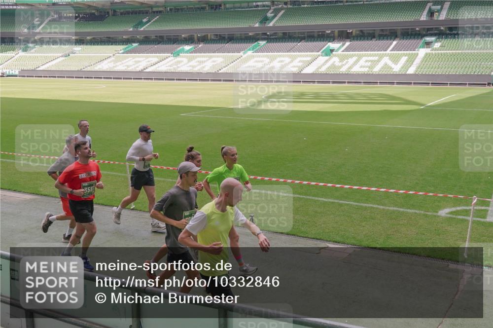 13.09.2026 - 21. swb-Marathon Bremen Michael Burmester http://msf.ph/oto/10332846 13.09.2026 13:04:56 Laufen im Stadion 178, 209, 210, 244, 323, 394, 488, 534, 536, 565, 647, 725, 881, 891, 900, 1073, 1239, 1243, 1307, 1308, 1343, 1373, 1380, 1456, 1479, 1627, 1649, 1653, 1656, 1687, 1771, 1780, 1914, 1932, 1941, 2023, 2089, 2126, 2223, 2241, 2265, 2301, 2369, 2430, 2452, 2602, 2723, 2742, 2764, 2851, 2867, 2872, 2891, 2910, 2919, 2957, 2959, 2977, 2985, 3028, 3030, 3217, 3278, 3320, 3343, 3402, 3419, 3425, 3444, 3454, 3485, 3521, 3579, 3618, 3796, 3909, 242 meine-sportfotos.de