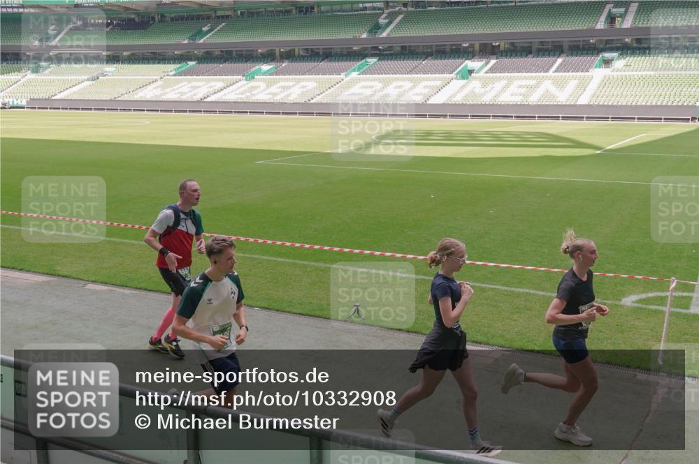 13.09.2026 - 21. swb-Marathon Bremen Michael Burmester http://msf.ph/oto/10332908 13.09.2026 13:04:59 Laufen im Stadion 178, 209, 210, 244, 323, 394, 534, 536, 565, 647, 725, 881, 891, 900, 1073, 1239, 1243, 1307, 1308, 1343, 1373, 1380, 1456, 1479, 1627, 1649, 1653, 1656, 1687, 1780, 1914, 1932, 1941, 2023, 2089, 2126, 2223, 2241, 2244, 2265, 2301, 2369, 2430, 2452, 2464, 2602, 2723, 2742, 2764, 2851, 2867, 2872, 2891, 2910, 2919, 2957, 2959, 2985, 3028, 3030, 3115, 3217, 3278, 3320, 3343, 3419, 3425, 3444, 3454, 3485, 3521, 3579, 3618, 3796, 3909, 242 meine-sportfotos.de