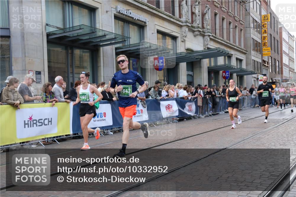 13.09.2026 - 21. swb-Marathon Bremen Strokosch-Dieckow http://msf.ph/oto/10332952 13.09.2026 13:23:28 Ziel 135, 342, 2210, 2288, 2485, 2490, 2517, 2560, 2627, 3044, 3138, 3642, 3856, 4601, 4671, 5011, 5116, 5146, 5231, 5908, 6157, 6332, 6648, 6843, 7105, 7216, 7357, 7475, 7761, 8051, 8052, 8095, 8290, 8560, 10059, 10115, 13007, 13197, 672, 1900, 2306, 2371, 2409, 2427, 2827, 2899, 2961, 3078, 3173, 3374, 3531, 3729, 3861, 3920, 3939, 5820, 5821, 6848, 6923, 8045, 8231, 8304, 8732, 8787, 8863, 9088, 9196, 9436, 9827, 10127 meine-sportfotos.de