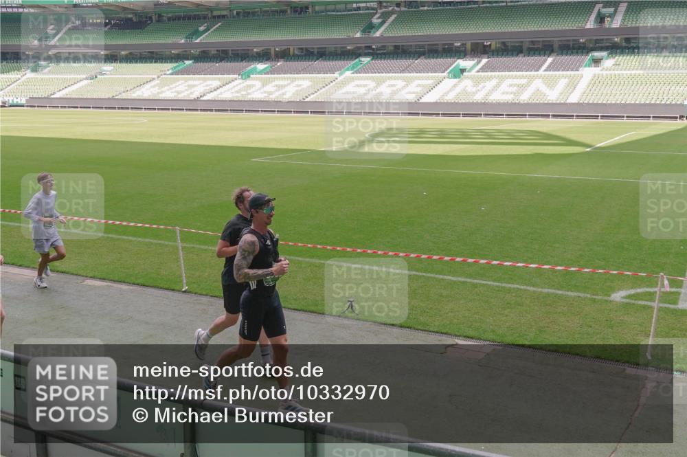 13.09.2026 - 21. swb-Marathon Bremen Michael Burmester http://msf.ph/oto/10332970 13.09.2026 13:05:06 Laufen im Stadion 178, 209, 210, 217, 244, 323, 394, 534, 536, 565, 647, 881, 891, 900, 1073, 1239, 1243, 1307, 1308, 1343, 1373, 1380, 1456, 1479, 1533, 1627, 1649, 1653, 1656, 1687, 1780, 1914, 1932, 1941, 2023, 2089, 2126, 2241, 2244, 2265, 2301, 2310, 2369, 2430, 2452, 2464, 2602, 2723, 2742, 2764, 2851, 2867, 2872, 2891, 2910, 2919, 2957, 2959, 2985, 3028, 3030, 3115, 3217, 3278, 3320, 3343, 3419, 3425, 3444, 3454, 3485, 3521, 3579, 3796, 3909, 242 meine-sportfotos.de