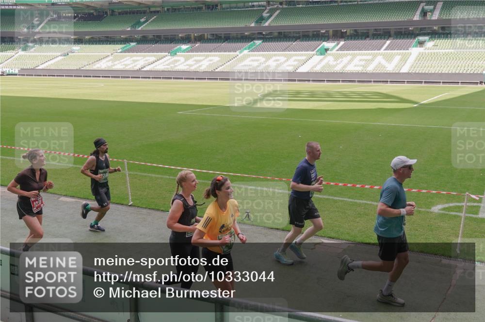 13.09.2026 - 21. swb-Marathon Bremen Michael Burmester http://msf.ph/oto/10333044 13.09.2026 13:05:14 Laufen im Stadion 178, 209, 210, 217, 244, 323, 394, 534, 536, 565, 647, 881, 891, 900, 1073, 1239, 1243, 1274, 1307, 1308, 1343, 1373, 1380, 1456, 1479, 1533, 1581, 1627, 1649, 1653, 1656, 1687, 1780, 1914, 1932, 1941, 2023, 2076, 2089, 2126, 2241, 2244, 2265, 2301, 2310, 2369, 2430, 2452, 2464, 2602, 2723, 2742, 2764, 2851, 2867, 2872, 2891, 2910, 2919, 2957, 2959, 2985, 3028, 3030, 3115, 3217, 3278, 3320, 3343, 3419, 3425, 3444, 3454, 3485, 3521, 3579, 3796, 3909, 242 meine-sportfotos.de