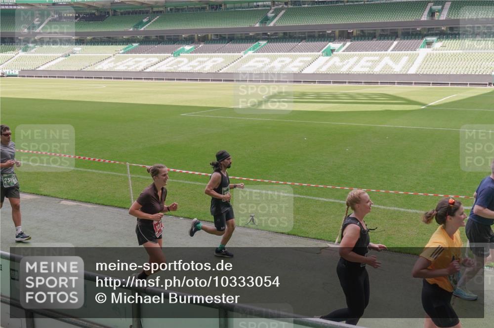 13.09.2026 - 21. swb-Marathon Bremen Michael Burmester http://msf.ph/oto/10333054 13.09.2026 13:05:14 Laufen im Stadion 178, 209, 210, 217, 244, 323, 394, 534, 536, 565, 647, 881, 891, 900, 1073, 1239, 1243, 1274, 1307, 1308, 1343, 1373, 1380, 1456, 1479, 1533, 1581, 1627, 1649, 1653, 1656, 1687, 1780, 1914, 1932, 1941, 2023, 2076, 2089, 2126, 2241, 2244, 2265, 2301, 2310, 2369, 2430, 2452, 2464, 2602, 2723, 2742, 2764, 2851, 2867, 2872, 2891, 2910, 2919, 2957, 2959, 2985, 3028, 3030, 3115, 3217, 3278, 3320, 3343, 3419, 3425, 3444, 3454, 3485, 3521, 3579, 3796, 3909, 242 meine-sportfotos.de