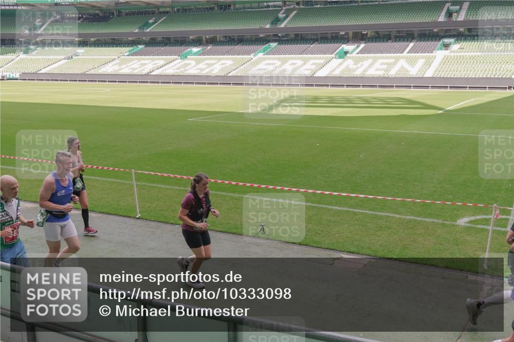 13.09.2026 - 21. swb-Marathon Bremen Michael Burmester http://msf.ph/oto/10333098 13.09.2026 13:05:20 Laufen im Stadion 178, 209, 217, 244, 323, 394, 430, 534, 536, 565, 647, 784, 891, 900, 1073, 1239, 1243, 1274, 1307, 1308, 1343, 1373, 1380, 1456, 1533, 1581, 1627, 1653, 1656, 1687, 1780, 1914, 1932, 1941, 2023, 2076, 2089, 2126, 2241, 2244, 2265, 2301, 2310, 2355, 2369, 2393, 2430, 2452, 2464, 2602, 2723, 2742, 2764, 2851, 2867, 2872, 2891, 2910, 2919, 2957, 2959, 2985, 3028, 3030, 3115, 3217, 3278, 3320, 3343, 3419, 3425, 3444, 3454, 3485, 3521, 3796, 3909, 242 meine-sportfotos.de