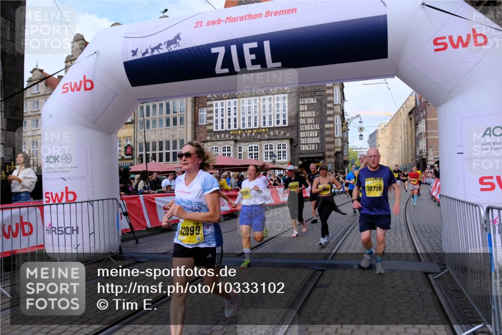 13.09.2026 - 21. swb-Marathon Bremen Tim E. http://msf.ph/oto/10333102 13.09.2026 11:05:24 Ziel 10370, 10465, 10576, 10718, 10741, 10800, 10850, 10975, 10995, 11102, 11105, 11157, 11218, 11281, 11326, 11584, 11616, 11722, 11900, 11939, 12002, 12011, 12064, 12079, 12080, 12099, 12235, 12335, 12522 meine-sportfotos.de