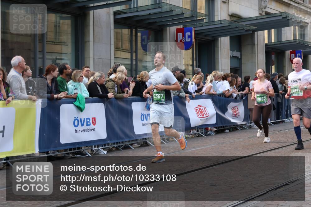 13.09.2026 - 21. swb-Marathon Bremen Strokosch-Dieckow http://msf.ph/oto/10333108 13.09.2026 13:23:34 Ziel 342, 2210, 2288, 2370, 2485, 2517, 2560, 3044, 3642, 4601, 4671, 5011, 5104, 5116, 5146, 5231, 5397, 5623, 6157, 6332, 6648, 6772, 7094, 7105, 7216, 7357, 7475, 7761, 8051, 8052, 8095, 8290, 10059, 10115, 13007, 13197, 135, 672, 2306, 2371, 2409, 2427, 2490, 2627, 2899, 3078, 3138, 3173, 3531, 3856, 3861, 3939, 5820, 5821, 5908, 6843, 6848, 6923, 8045, 8560, 8863, 9088, 9196, 9436, 9827, 10127 meine-sportfotos.de