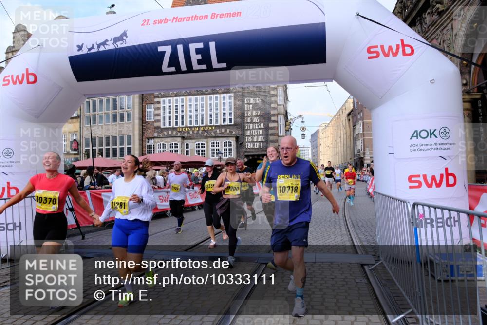 13.09.2026 - 21. swb-Marathon Bremen Tim E. http://msf.ph/oto/10333111 13.09.2026 11:05:25 Ziel 10370, 10465, 10576, 10697, 10718, 10741, 10800, 10850, 10975, 10995, 11102, 11105, 11157, 11218, 11281, 11326, 11584, 11616, 11722, 11900, 11939, 12002, 12011, 12064, 12079, 12080, 12099, 12235, 12335, 12522 meine-sportfotos.de