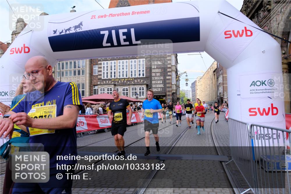13.09.2026 - 21. swb-Marathon Bremen Tim E. http://msf.ph/oto/10333182 13.09.2026 11:05:26 Ziel 10370, 10411, 10465, 10576, 10697, 10718, 10800, 10802, 10850, 10975, 10995, 11102, 11105, 11157, 11218, 11281, 11326, 11584, 11616, 11722, 11900, 12002, 12011, 12064, 12079, 12080, 12099, 12235, 12335, 12522 meine-sportfotos.de