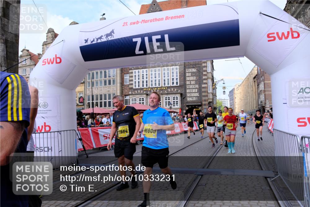 13.09.2026 - 21. swb-Marathon Bremen Tim E. http://msf.ph/oto/10333231 13.09.2026 11:05:27 Ziel 10370, 10411, 10465, 10576, 10697, 10718, 10800, 10802, 10850, 10975, 10995, 11102, 11105, 11157, 11218, 11281, 11326, 11584, 11616, 11722, 11900, 12002, 12011, 12064, 12079, 12080, 12099, 12335, 12522 meine-sportfotos.de