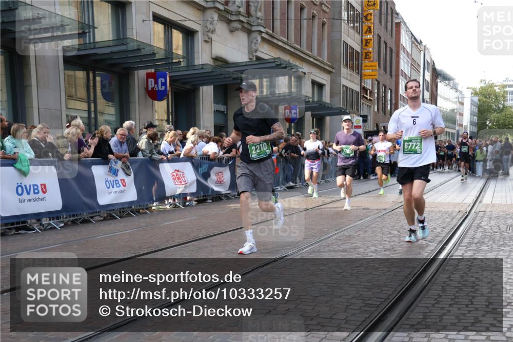 13.09.2026 - 21. swb-Marathon Bremen Strokosch-Dieckow http://msf.ph/oto/10333257 13.09.2026 13:23:41 Ziel 102, 342, 909, 1199, 2210, 2288, 2370, 2517, 2967, 3044, 3372, 4601, 4671, 5011, 5104, 5116, 5146, 5231, 5257, 5397, 5481, 5623, 6105, 6332, 6648, 6772, 7059, 7094, 7105, 7216, 7357, 7475, 7761, 8051, 8052, 8082, 8179, 10059, 10115, 13007, 13197, 13219, 135, 672, 2371, 2409, 2485, 2490, 2560, 2627, 3078, 3138, 3173, 3531, 3642, 3856, 3861, 3939, 4601, 5231, 5908, 6157, 6843, 6848, 6923, 7216, 8095, 8290, 8560, 8863, 9088, 9196, 9436 meine-sportfotos.de