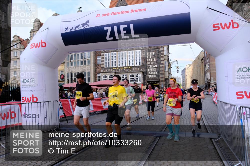 13.09.2026 - 21. swb-Marathon Bremen Tim E. http://msf.ph/oto/10333260 13.09.2026 11:05:29 Ziel 10370, 10411, 10465, 10576, 10697, 10718, 10800, 10802, 10850, 10975, 10995, 11102, 11105, 11157, 11218, 11281, 11326, 11584, 11616, 11722, 11900, 12002, 12011, 12064, 12079, 12080, 12099, 12335 meine-sportfotos.de