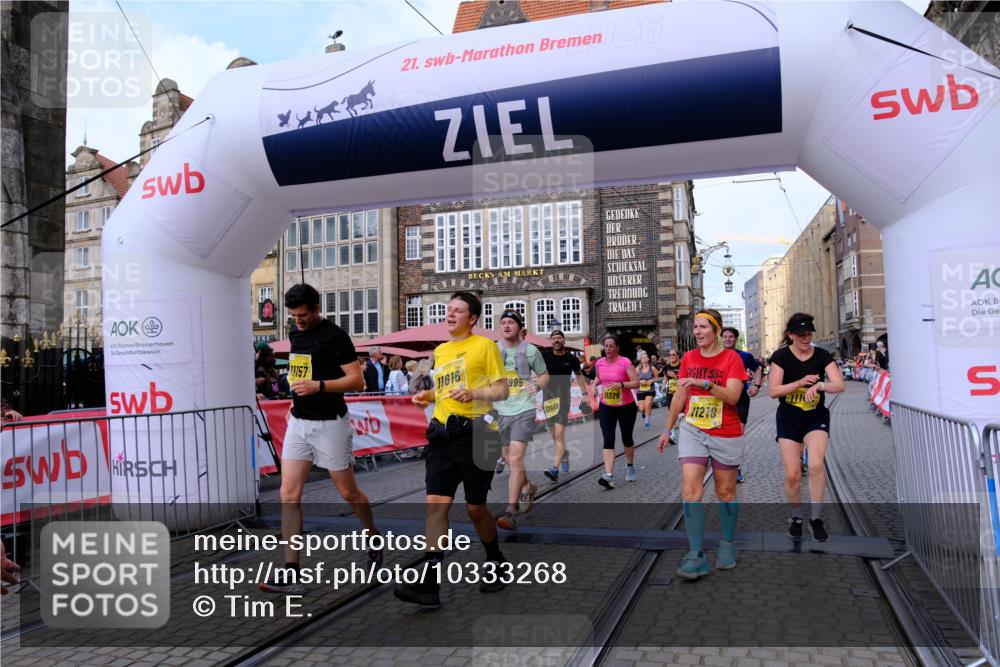 13.09.2026 - 21. swb-Marathon Bremen Tim E. http://msf.ph/oto/10333268 13.09.2026 11:05:29 Ziel 10370, 10411, 10465, 10576, 10697, 10718, 10800, 10802, 10850, 10975, 10995, 11102, 11105, 11157, 11218, 11281, 11326, 11584, 11616, 11722, 11900, 12002, 12011, 12064, 12079, 12080, 12099, 12335 meine-sportfotos.de