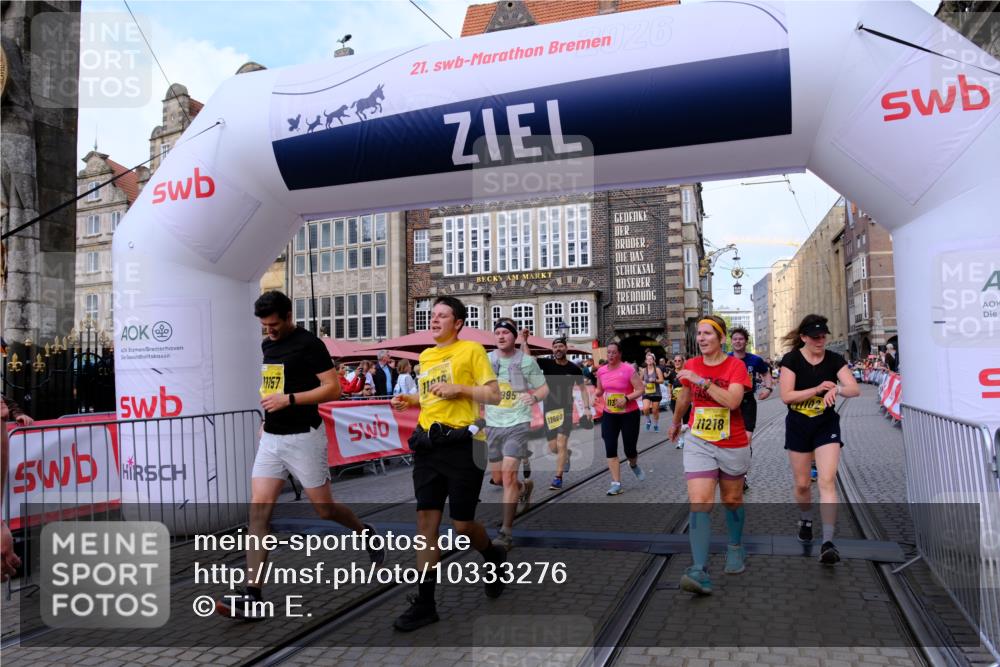 13.09.2026 - 21. swb-Marathon Bremen Tim E. http://msf.ph/oto/10333276 13.09.2026 11:05:29 Ziel 10370, 10411, 10465, 10576, 10697, 10718, 10800, 10802, 10850, 10975, 10995, 11102, 11105, 11157, 11218, 11281, 11326, 11584, 11616, 11722, 11900, 12002, 12011, 12064, 12079, 12080, 12099, 12335 meine-sportfotos.de