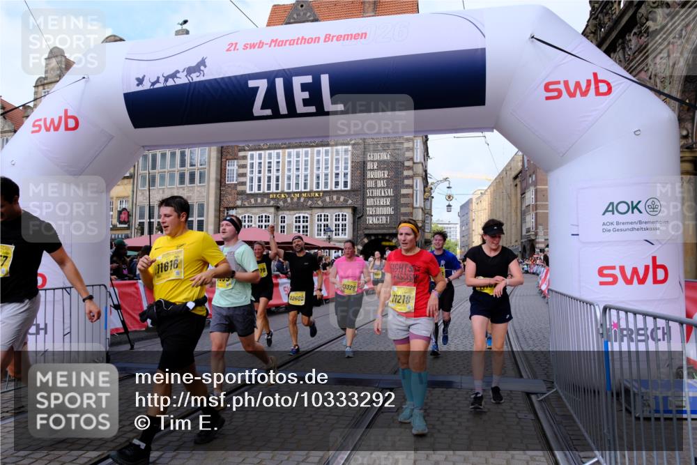 13.09.2026 - 21. swb-Marathon Bremen Tim E. http://msf.ph/oto/10333292 13.09.2026 11:05:30 Ziel 10370, 10411, 10576, 10697, 10718, 10800, 10802, 10995, 11102, 11105, 11157, 11218, 11281, 11326, 11584, 11616, 11722, 11900, 12002, 12011, 12064, 12079, 12080, 12099, 12335 meine-sportfotos.de