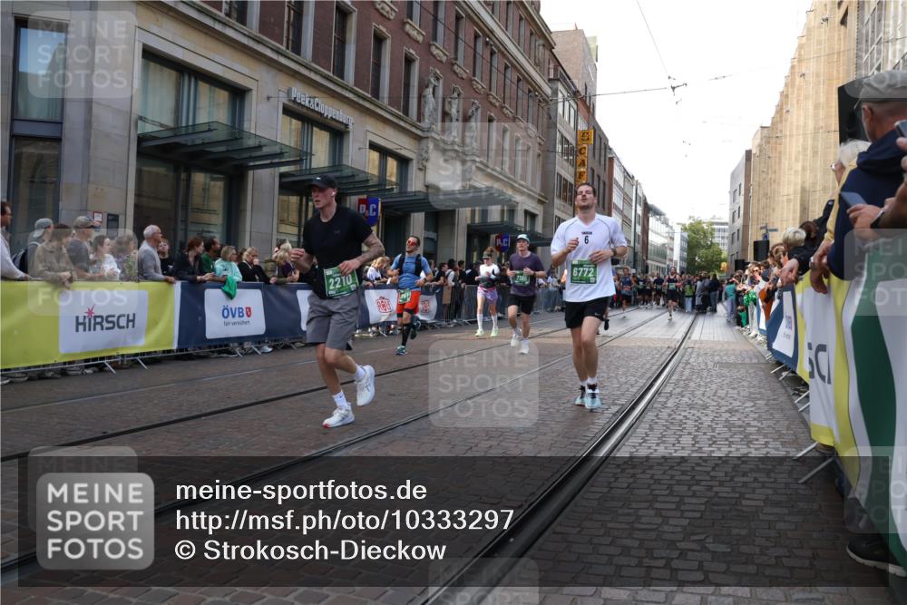 13.09.2026 - 21. swb-Marathon Bremen Strokosch-Dieckow http://msf.ph/oto/10333297 13.09.2026 13:23:42 Ziel 102, 342, 776, 909, 1199, 2210, 2288, 2370, 2517, 2967, 3044, 3372, 4671, 5011, 5104, 5116, 5146, 5208, 5257, 5397, 5481, 5623, 6105, 6332, 6648, 6772, 7059, 7094, 7105, 7357, 7475, 7761, 8051, 8052, 8082, 8179, 9087, 10059, 10115, 13007, 13197, 13219, 135, 672, 2371, 2409, 2485, 2490, 2560, 2627, 3078, 3138, 3173, 3531, 3642, 3856, 3861, 3939, 4601, 5011, 5231, 5908, 6157, 6843, 6848, 6923, 7216, 8095, 8290, 8560, 8863, 9088, 9196 meine-sportfotos.de