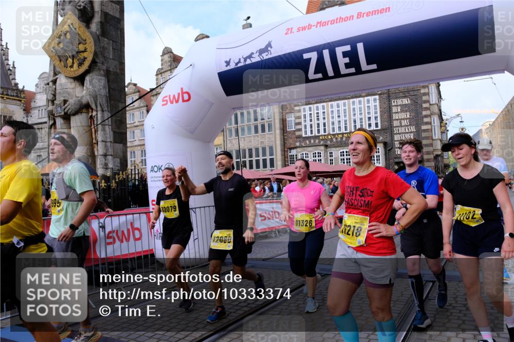 13.09.2026 - 21. swb-Marathon Bremen Tim E. http://msf.ph/oto/10333374 13.09.2026 11:05:31 Ziel 10370, 10411, 10576, 10697, 10717, 10718, 10800, 10802, 10995, 11102, 11105, 11157, 11218, 11281, 11326, 11334, 11584, 11616, 11722, 11900, 12002, 12011, 12064, 12079, 12080, 12099, 12335 meine-sportfotos.de