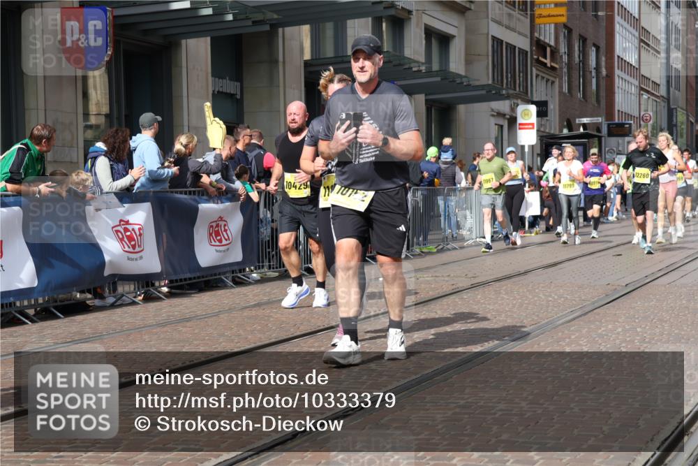 13.09.2026 - 21. swb-Marathon Bremen Strokosch-Dieckow http://msf.ph/oto/10333379 13.09.2026 11:03:40 Ziel 10152, 10357, 10390, 10403, 10429, 10516, 10607, 10659, 10671, 10672, 10720, 10726, 10796, 10912, 10913, 10918, 11149, 11318, 11319, 11325, 11451, 11470, 11471, 11511, 11539, 11618, 11868, 11909, 11967, 12001, 12103, 12113, 12140, 12260, 12392, 12433, 12504, 10090, 10091, 10092, 10187, 10309, 10327, 10420, 10569, 10902, 10904, 10950, 11211, 11411, 11595, 11598, 11655, 11746, 11773, 12074, 12184, 12185, 12611 meine-sportfotos.de
