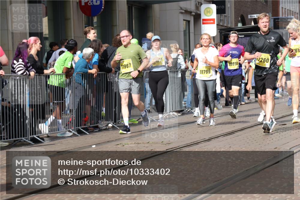 13.09.2026 - 21. swb-Marathon Bremen Strokosch-Dieckow http://msf.ph/oto/10333402 13.09.2026 11:03:42 Ziel 10152, 10357, 10390, 10403, 10429, 10516, 10607, 10659, 10671, 10672, 10720, 10726, 10796, 10912, 10913, 10918, 11149, 11318, 11319, 11325, 11451, 11470, 11471, 11511, 11539, 11618, 11726, 11909, 11967, 12001, 12103, 12113, 12140, 12260, 12276, 12392, 12433, 12504, 10090, 10091, 10187, 10309, 10327, 10420, 10569, 10902, 10904, 10950, 11211, 11411, 11595, 11598, 11655, 11746, 11773, 11868, 12074, 12611 meine-sportfotos.de