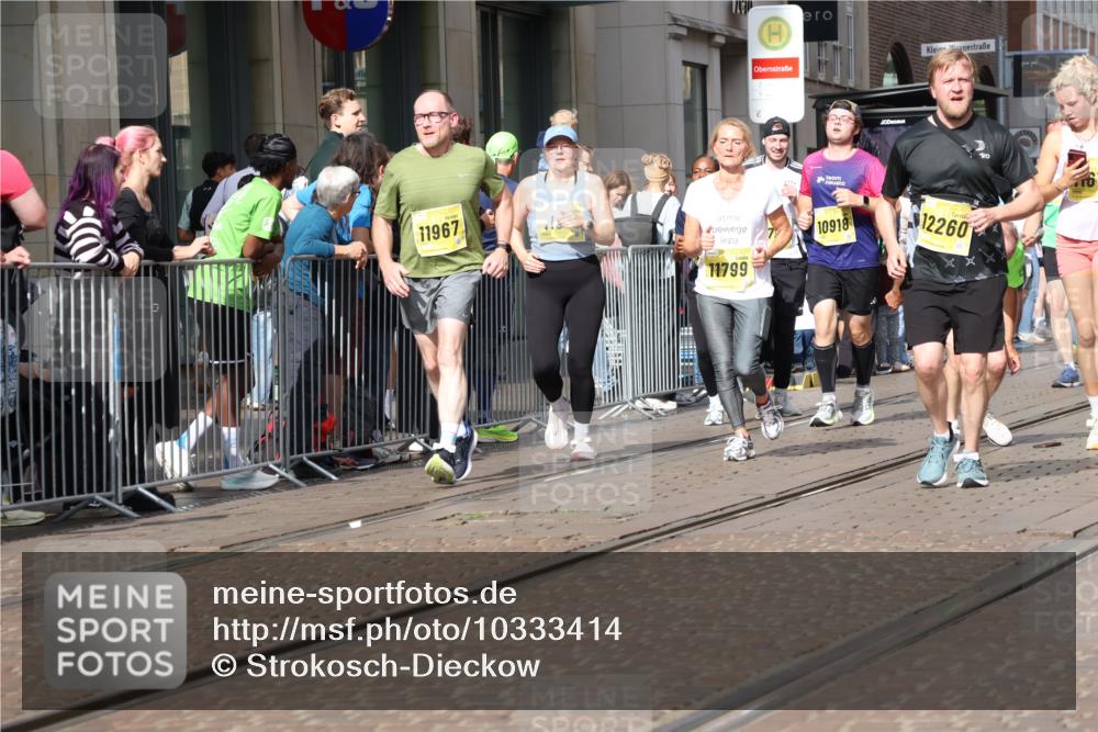 13.09.2026 - 21. swb-Marathon Bremen Strokosch-Dieckow http://msf.ph/oto/10333414 13.09.2026 11:03:42 Ziel 10152, 10357, 10390, 10403, 10429, 10516, 10607, 10659, 10671, 10672, 10720, 10726, 10796, 10912, 10913, 10918, 11149, 11318, 11319, 11325, 11451, 11470, 11471, 11511, 11539, 11618, 11726, 11909, 11967, 12001, 12103, 12113, 12140, 12260, 12276, 12392, 12433, 12504, 10090, 10091, 10187, 10309, 10327, 10420, 10569, 10902, 10904, 10950, 11211, 11411, 11595, 11598, 11655, 11746, 11773, 11868, 12074, 12611 meine-sportfotos.de
