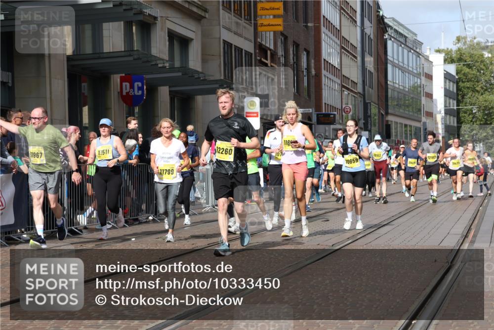 13.09.2026 - 21. swb-Marathon Bremen Strokosch-Dieckow http://msf.ph/oto/10333450 13.09.2026 11:03:44 Ziel 10152, 10291, 10357, 10390, 10403, 10429, 10516, 10607, 10659, 10671, 10672, 10720, 10726, 10912, 10913, 10918, 11149, 11221, 11318, 11319, 11325, 11451, 11470, 11471, 11511, 11539, 11618, 11726, 11909, 11967, 12001, 12103, 12113, 12140, 12260, 12276, 12392, 12433, 12504, 10090, 10091, 10187, 10309, 10327, 10420, 10569, 10796, 10902, 10904, 10950, 11211, 11411, 11595, 11598, 11655, 11746, 11773, 11868, 12074, 12611 meine-sportfotos.de