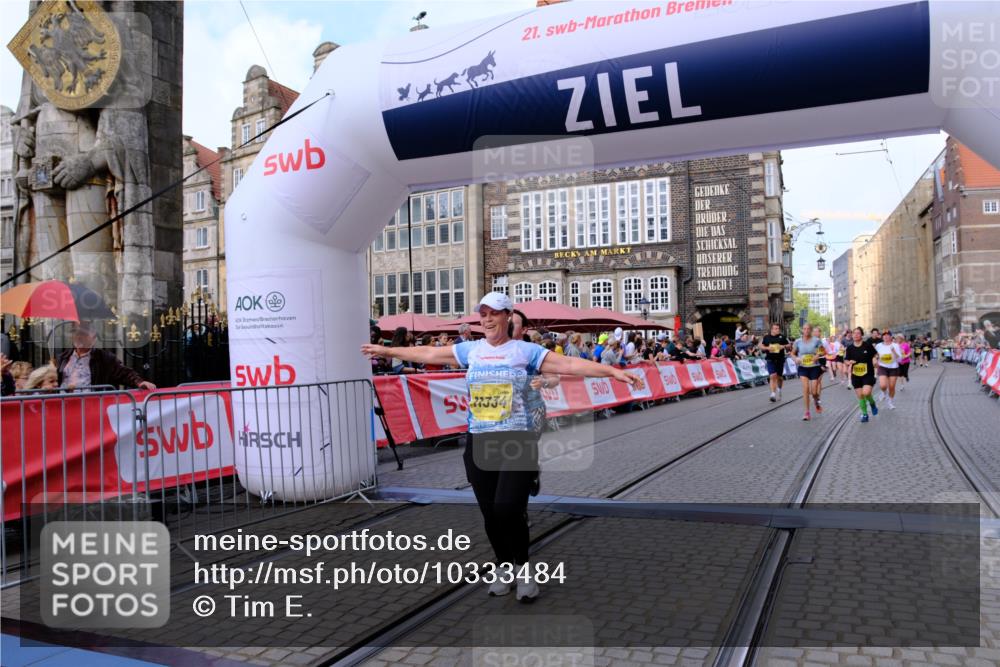 13.09.2026 - 21. swb-Marathon Bremen Tim E. http://msf.ph/oto/10333484 13.09.2026 11:05:39 Ziel 10186, 10411, 10432, 10576, 10697, 10717, 10802, 10995, 11102, 11146, 11157, 11218, 11314, 11326, 11334, 11387, 11394, 11521, 11571, 11572, 11616, 12011, 12055, 12079, 12080, 12251 meine-sportfotos.de