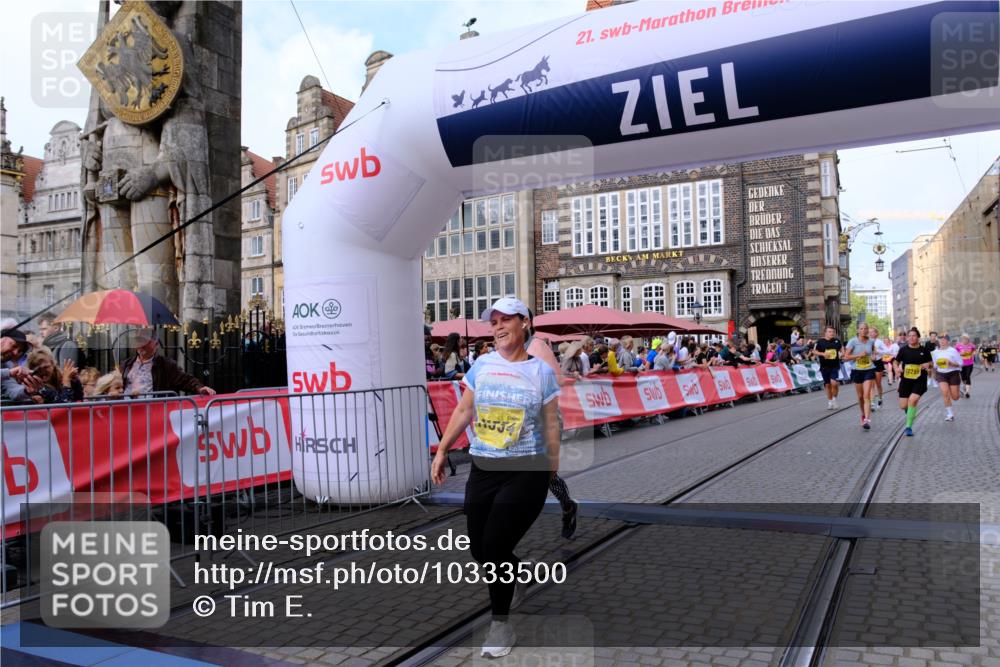 13.09.2026 - 21. swb-Marathon Bremen Tim E. http://msf.ph/oto/10333500 13.09.2026 11:05:40 Ziel 10186, 10411, 10432, 10576, 10697, 10717, 10802, 10995, 11102, 11146, 11157, 11218, 11314, 11326, 11334, 11387, 11394, 11521, 11571, 11572, 11616, 12011, 12055, 12079, 12080, 12251, 12330 meine-sportfotos.de
