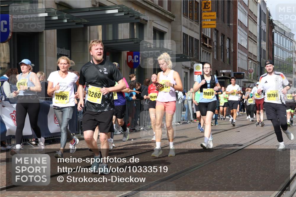 13.09.2026 - 21. swb-Marathon Bremen Strokosch-Dieckow http://msf.ph/oto/10333519 13.09.2026 11:03:46 Ziel 10152, 10182, 10291, 10357, 10390, 10403, 10516, 10607, 10659, 10671, 10672, 10720, 10726, 10912, 10913, 10918, 11149, 11221, 11318, 11319, 11325, 11336, 11451, 11470, 11471, 11511, 11539, 11618, 11726, 11909, 11967, 12001, 12103, 12113, 12140, 12260, 12276, 12392, 12433, 12504, 10090, 10091, 10187, 10327, 10357, 10420, 10429, 10569, 10796, 10902, 10950, 11211, 11411, 11595, 11598, 11655, 11746, 11868, 12074 meine-sportfotos.de
