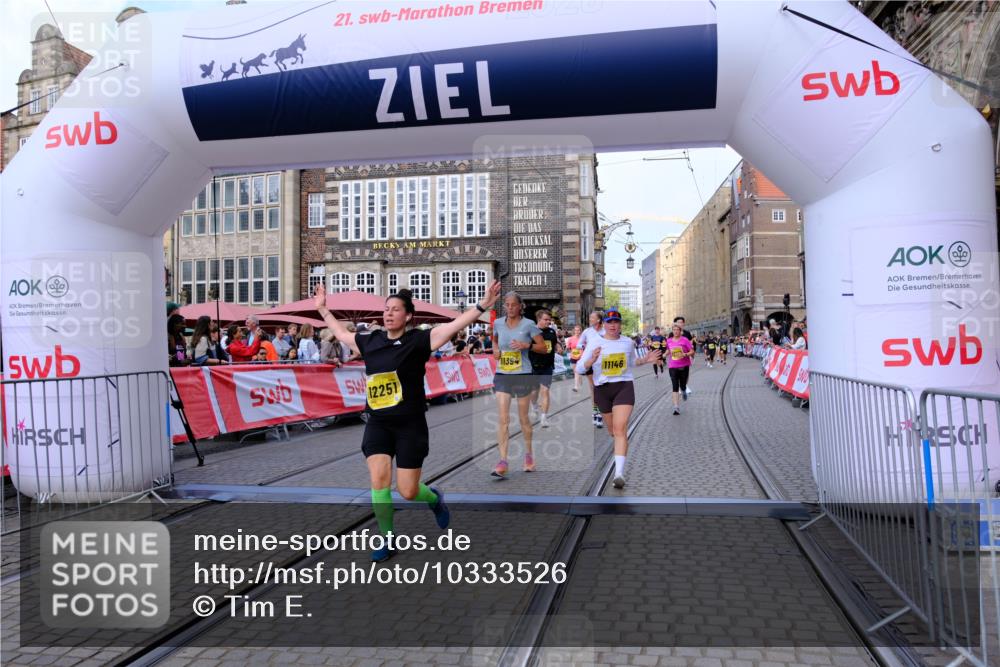 13.09.2026 - 21. swb-Marathon Bremen Tim E. http://msf.ph/oto/10333526 13.09.2026 11:05:42 Ziel 10186, 10411, 10432, 10576, 10697, 10717, 10802, 10995, 11146, 11314, 11326, 11334, 11387, 11394, 11521, 11571, 11572, 11724, 11892, 12011, 12055, 12079, 12080, 12251, 12273, 12330 meine-sportfotos.de
