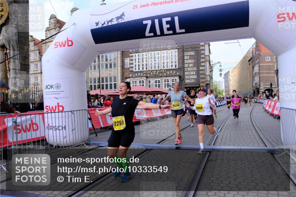 13.09.2026 - 21. swb-Marathon Bremen Tim E. http://msf.ph/oto/10333549 13.09.2026 11:05:42 Ziel 10186, 10411, 10432, 10576, 10697, 10717, 10802, 10995, 11146, 11314, 11326, 11334, 11387, 11394, 11521, 11571, 11572, 11724, 11892, 12011, 12055, 12079, 12080, 12251, 12273, 12330 meine-sportfotos.de