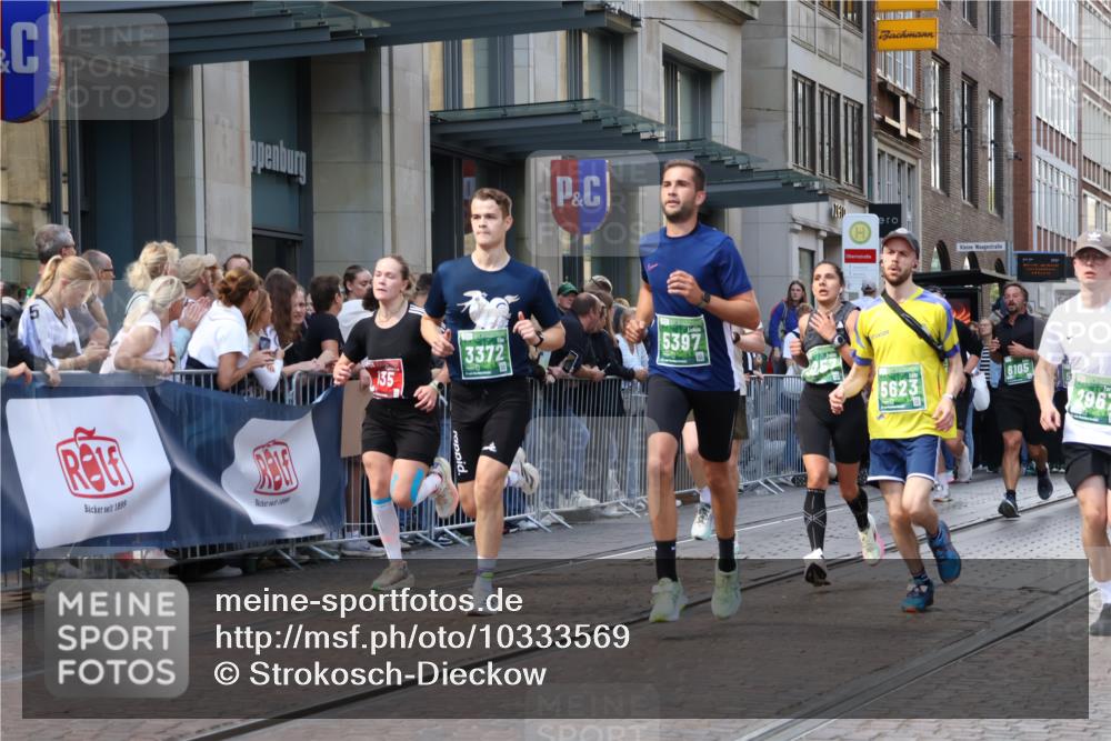 13.09.2026 - 21. swb-Marathon Bremen Strokosch-Dieckow http://msf.ph/oto/10333569 13.09.2026 13:23:49 Ziel 102, 342, 776, 909, 1199, 2210, 2295, 2370, 2491, 2517, 2967, 3044, 3372, 4559, 5012, 5104, 5146, 5208, 5257, 5397, 5481, 5623, 5928, 6105, 6772, 7059, 7069, 7081, 7094, 7105, 7357, 7761, 8051, 8052, 8082, 8179, 9087, 9916, 10059, 13007, 13219, 135, 672, 2288, 2371, 2409, 2485, 2490, 2517, 2560, 2627, 3078, 3138, 3173, 3642, 3856, 3939, 4601, 4671, 5011, 5116, 5231, 5908, 6157, 6332, 6648, 6843, 6848, 7216, 7357, 7475, 8051, 8052, 8095, 8290, 8560, 9088, 9196, 10115, 13197 meine-sportfotos.de