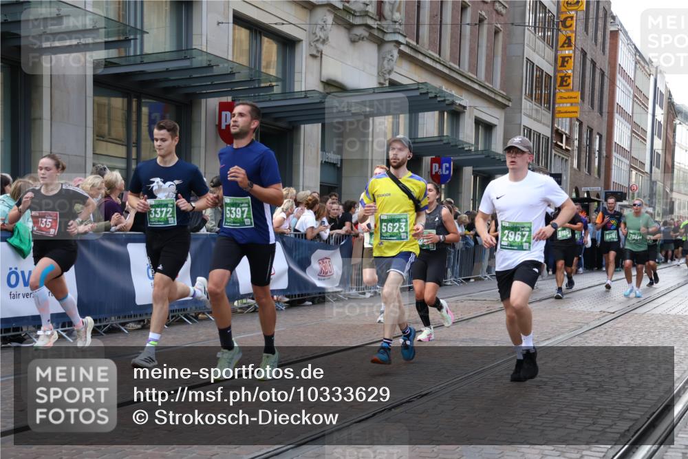13.09.2026 - 21. swb-Marathon Bremen Strokosch-Dieckow http://msf.ph/oto/10333629 13.09.2026 13:23:51 Ziel 102, 342, 776, 909, 1199, 1250, 2210, 2295, 2370, 2491, 2967, 3044, 3372, 4559, 5012, 5104, 5146, 5208, 5257, 5397, 5481, 5623, 5928, 6105, 6772, 7059, 7069, 7081, 7094, 7105, 8082, 8179, 8415, 9087, 9916, 10059, 13007, 13219, 135, 342, 672, 2288, 2409, 2485, 2490, 2517, 2560, 2627, 3078, 3138, 3642, 3856, 3939, 4601, 4671, 5011, 5116, 5146, 5231, 5908, 6157, 6332, 6648, 6843, 6848, 7216, 7357, 7475, 7761, 8051, 8052, 8095, 8290, 8560, 10115, 13007, 13197 meine-sportfotos.de