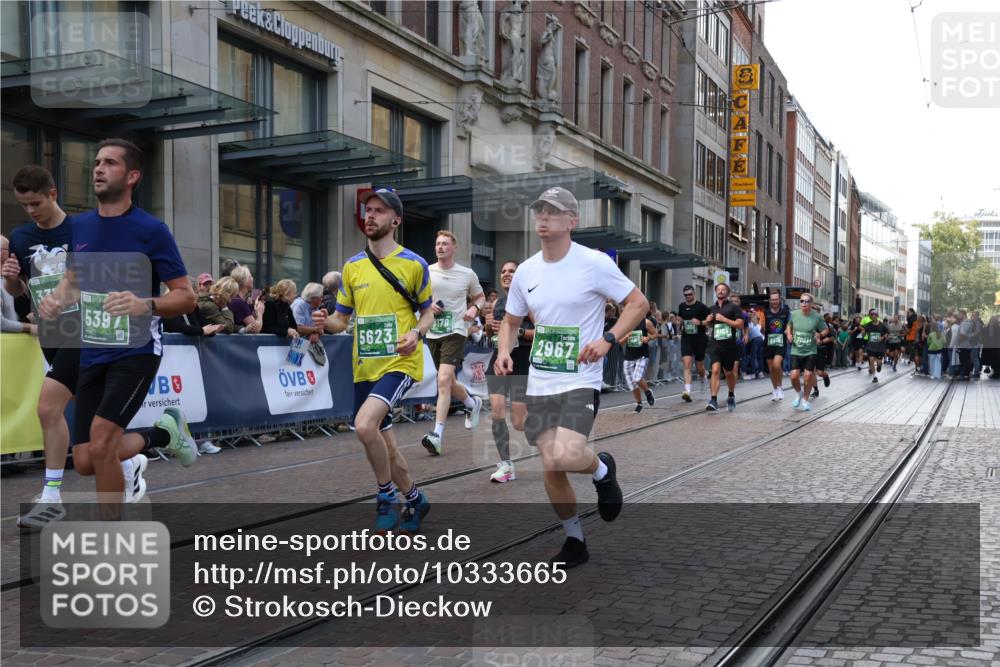 13.09.2026 - 21. swb-Marathon Bremen Strokosch-Dieckow http://msf.ph/oto/10333665 13.09.2026 13:23:51 Ziel 102, 342, 776, 909, 1199, 1250, 2210, 2295, 2370, 2491, 2967, 3044, 3372, 4559, 5012, 5104, 5146, 5208, 5257, 5397, 5481, 5623, 5928, 6105, 6772, 7059, 7069, 7081, 7094, 7105, 8082, 8179, 8415, 9087, 9916, 10059, 13007, 13219, 135, 342, 672, 2288, 2409, 2485, 2490, 2517, 2560, 2627, 3078, 3138, 3642, 3856, 3939, 4601, 4671, 5011, 5116, 5146, 5231, 5908, 6157, 6332, 6648, 6843, 6848, 7216, 7357, 7475, 7761, 8051, 8052, 8095, 8290, 8560, 10115, 13007, 13197 meine-sportfotos.de