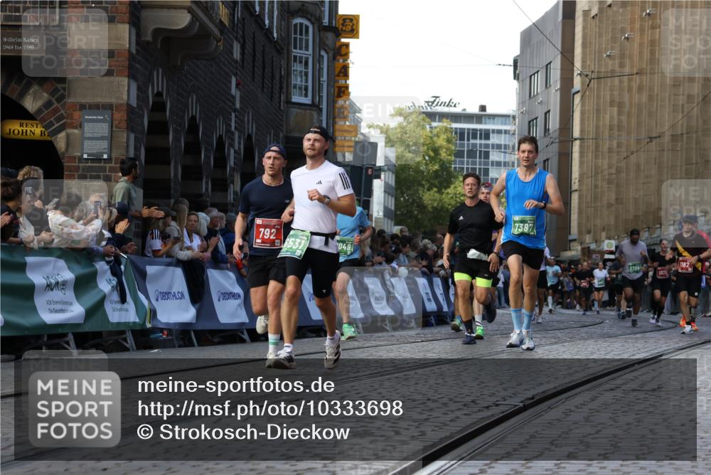 13.09.2026 - 21. swb-Marathon Bremen Strokosch-Dieckow http://msf.ph/oto/10333698 13.09.2026 13:16:46 Ziel 755, 792, 816, 1076, 1162, 2604, 5554, 5963, 6367, 7053, 7603, 7801, 8171, 8288, 9031, 9115, 385, 472, 1970, 2319, 3706, 3961, 4137, 6049, 6531, 6704, 6819, 7297, 7387 meine-sportfotos.de