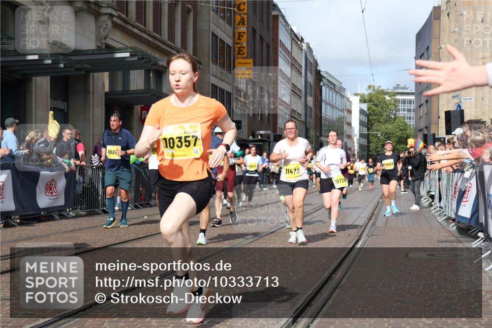 13.09.2026 - 21. swb-Marathon Bremen Strokosch-Dieckow http://msf.ph/oto/10333713 13.09.2026 11:03:51 Ziel 10182, 10291, 10390, 10516, 10607, 10613, 10659, 10671, 10672, 10720, 10726, 10912, 10913, 11221, 11318, 11319, 11336, 11470, 11471, 11539, 11618, 11720, 11726, 11909, 12001, 12103, 12113, 12140, 12260, 12276, 12392, 12433, 10090, 10091, 10152, 10327, 10357, 10403, 10420, 10429, 10569, 10796, 10902, 10918, 10950, 11149, 11211, 11325, 11411, 11451, 11511, 11595, 11655, 11746, 11868, 11967, 12074, 12504 meine-sportfotos.de