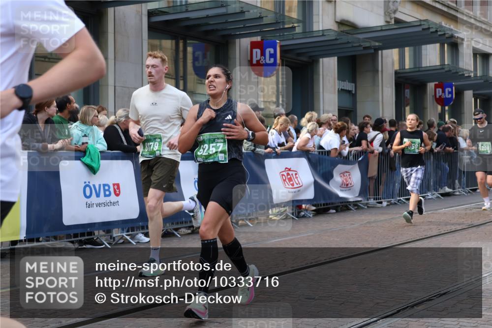 13.09.2026 - 21. swb-Marathon Bremen Strokosch-Dieckow http://msf.ph/oto/10333716 13.09.2026 13:23:52 Ziel 102, 776, 909, 1199, 1250, 2210, 2295, 2370, 2491, 2967, 3044, 3372, 4000, 4559, 5012, 5104, 5208, 5257, 5397, 5481, 5623, 5928, 5929, 6105, 6772, 7059, 7069, 7081, 7094, 7105, 8082, 8179, 8415, 9087, 9916, 10059, 13219, 135, 342, 672, 2288, 2485, 2490, 2517, 2560, 2627, 3138, 3642, 3856, 4601, 4671, 5011, 5116, 5146, 5231, 5908, 6157, 6332, 6648, 6843, 6848, 7105, 7216, 7357, 7475, 7761, 8051, 8052, 8095, 8290, 8560, 10059, 10115, 13007, 13197 meine-sportfotos.de