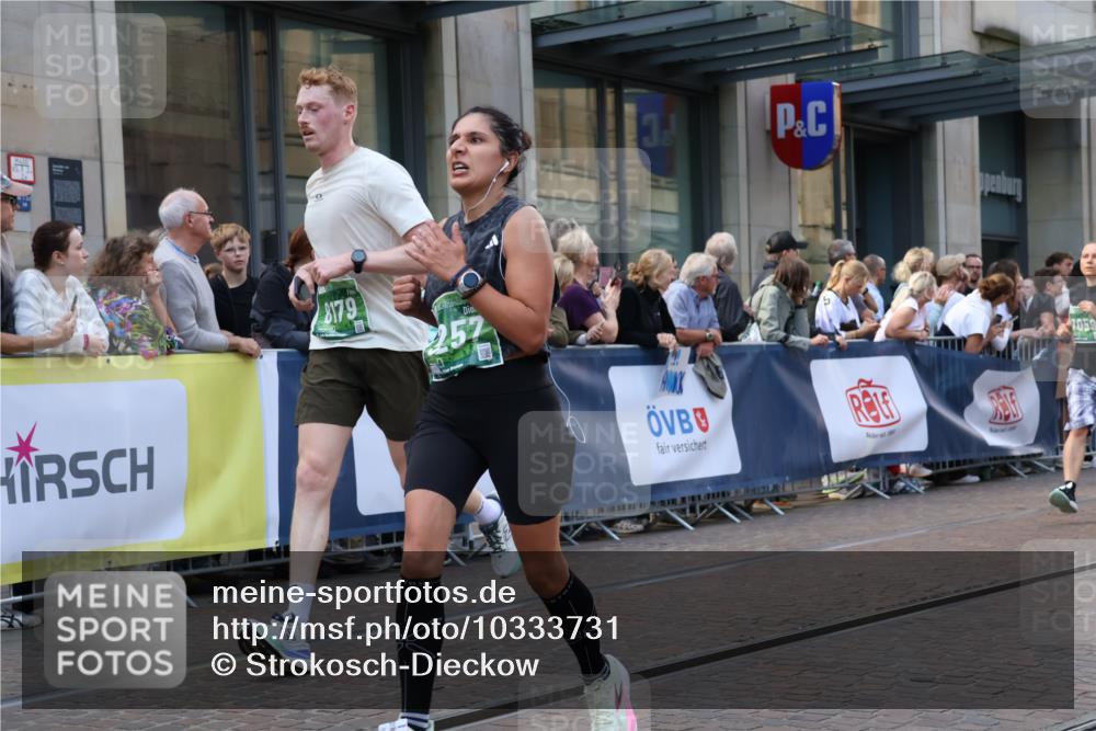 13.09.2026 - 21. swb-Marathon Bremen Strokosch-Dieckow http://msf.ph/oto/10333731 13.09.2026 13:23:52 Ziel 102, 776, 909, 1199, 1250, 2210, 2295, 2370, 2491, 2967, 3044, 3372, 4000, 4559, 5012, 5104, 5208, 5257, 5397, 5481, 5623, 5928, 5929, 6105, 6772, 7059, 7069, 7081, 7094, 7105, 8082, 8179, 8415, 9087, 9916, 10059, 13219, 135, 342, 672, 2288, 2485, 2490, 2517, 2560, 2627, 3138, 3642, 3856, 4601, 4671, 5011, 5116, 5146, 5231, 5908, 6157, 6332, 6648, 6843, 6848, 7105, 7216, 7357, 7475, 7761, 8051, 8052, 8095, 8290, 8560, 10059, 10115, 13007, 13197 meine-sportfotos.de