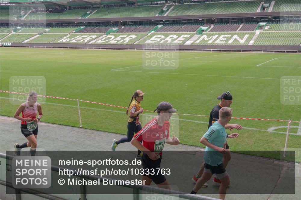 13.09.2026 - 21. swb-Marathon Bremen Michael Burmester http://msf.ph/oto/10333763 13.09.2026 13:06:43 Laufen im Stadion 109, 132, 156, 217, 244, 287, 303, 310, 372, 394, 430, 454, 489, 578, 607, 613, 716, 784, 831, 834, 846, 891, 900, 922, 1073, 1083, 1189, 1205, 1243, 1274, 1308, 1365, 1369, 1380, 1387, 1437, 1533, 1545, 1574, 1581, 1600, 1823, 1841, 1848, 1854, 1871, 1909, 1926, 1938, 2070, 2076, 2090, 2219, 2241, 2244, 2265, 2275, 2283, 2301, 2310, 2318, 2355, 2356, 2393, 2440, 2464, 2699, 2707, 2721, 2731, 2755, 2818, 2902, 2911, 2960, 3115, 3278, 3444, 3485 meine-sportfotos.de