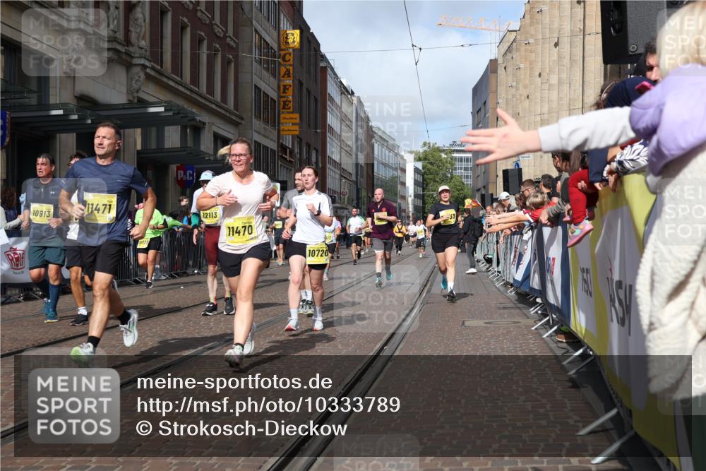 13.09.2026 - 21. swb-Marathon Bremen Strokosch-Dieckow http://msf.ph/oto/10333789 13.09.2026 11:03:52 Ziel 10182, 10291, 10390, 10516, 10607, 10613, 10659, 10671, 10672, 10720, 10726, 10912, 10913, 11221, 11318, 11319, 11336, 11470, 11471, 11539, 11618, 11720, 11726, 11740, 11909, 12001, 12103, 12113, 12140, 12260, 12276, 12392, 12433, 10090, 10091, 10152, 10327, 10357, 10403, 10420, 10429, 10569, 10659, 10720, 10796, 10902, 10918, 10950, 11149, 11211, 11325, 11411, 11451, 11511, 11595, 11655, 11746, 11868, 11967, 12074, 12504 meine-sportfotos.de